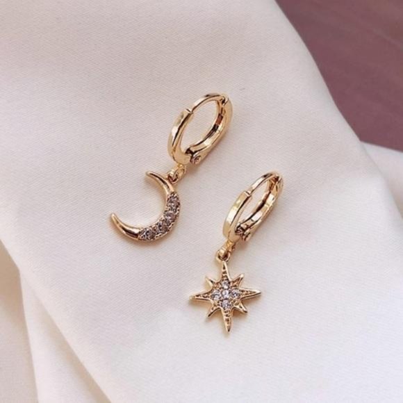 18K GOLD DIAMOND MOON STAR HOOPS - Picture 3 of 7